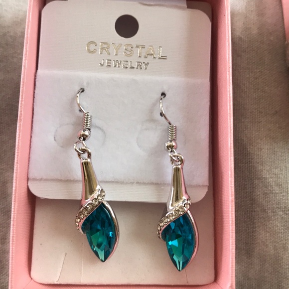 Teardrop Shaped Earring, with Swarovski Crystal - Picture 1 of 2